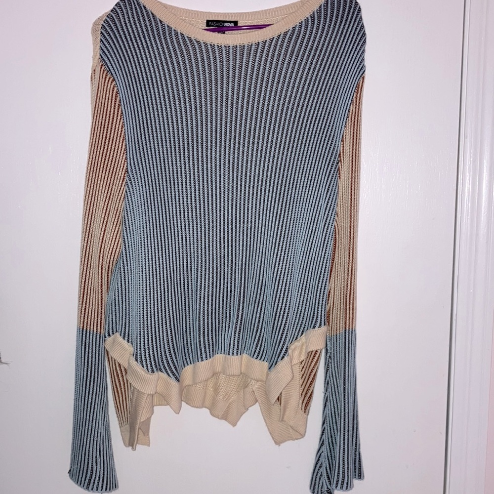 Fashion nova bell sleeve multicolored sweater sz Xl. Tan and blue